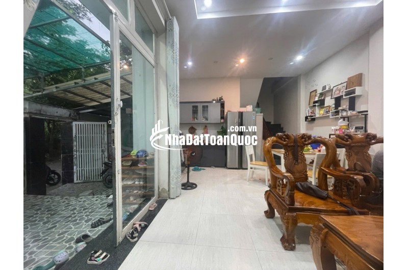 7 tỷ 2 - 100m ngang hơn 8m nhà 3 tầng kiên cố sát Vạn Phúc City - HẺM XE HƠI TỚI CỬA
